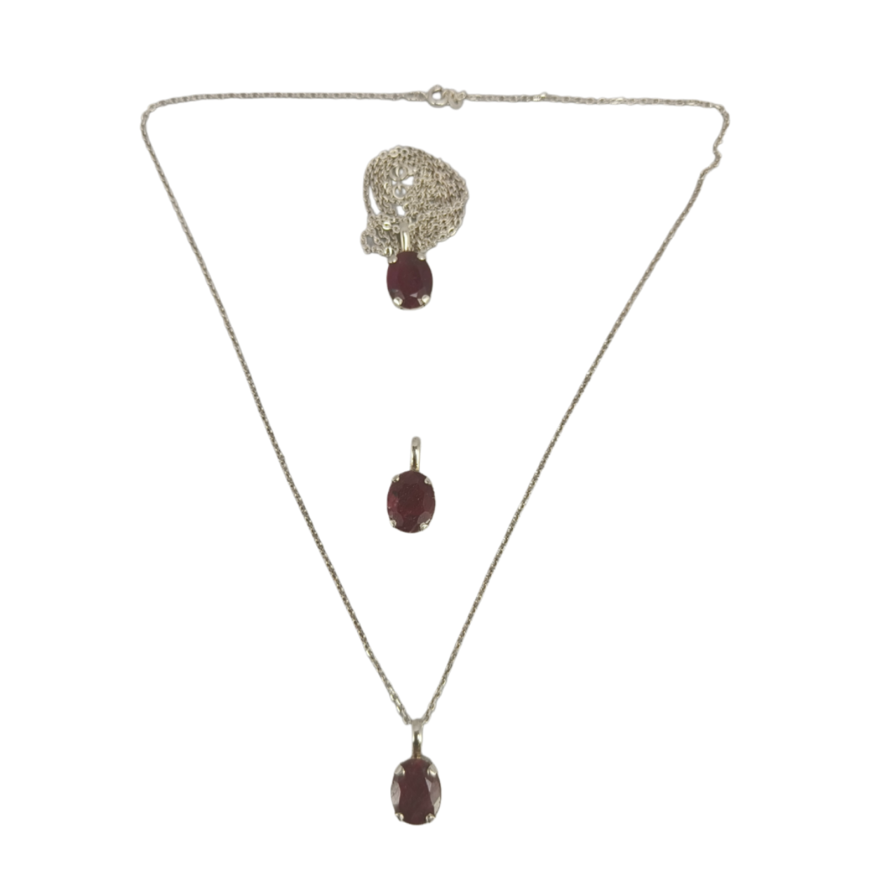 Rubí och Silver Halsband