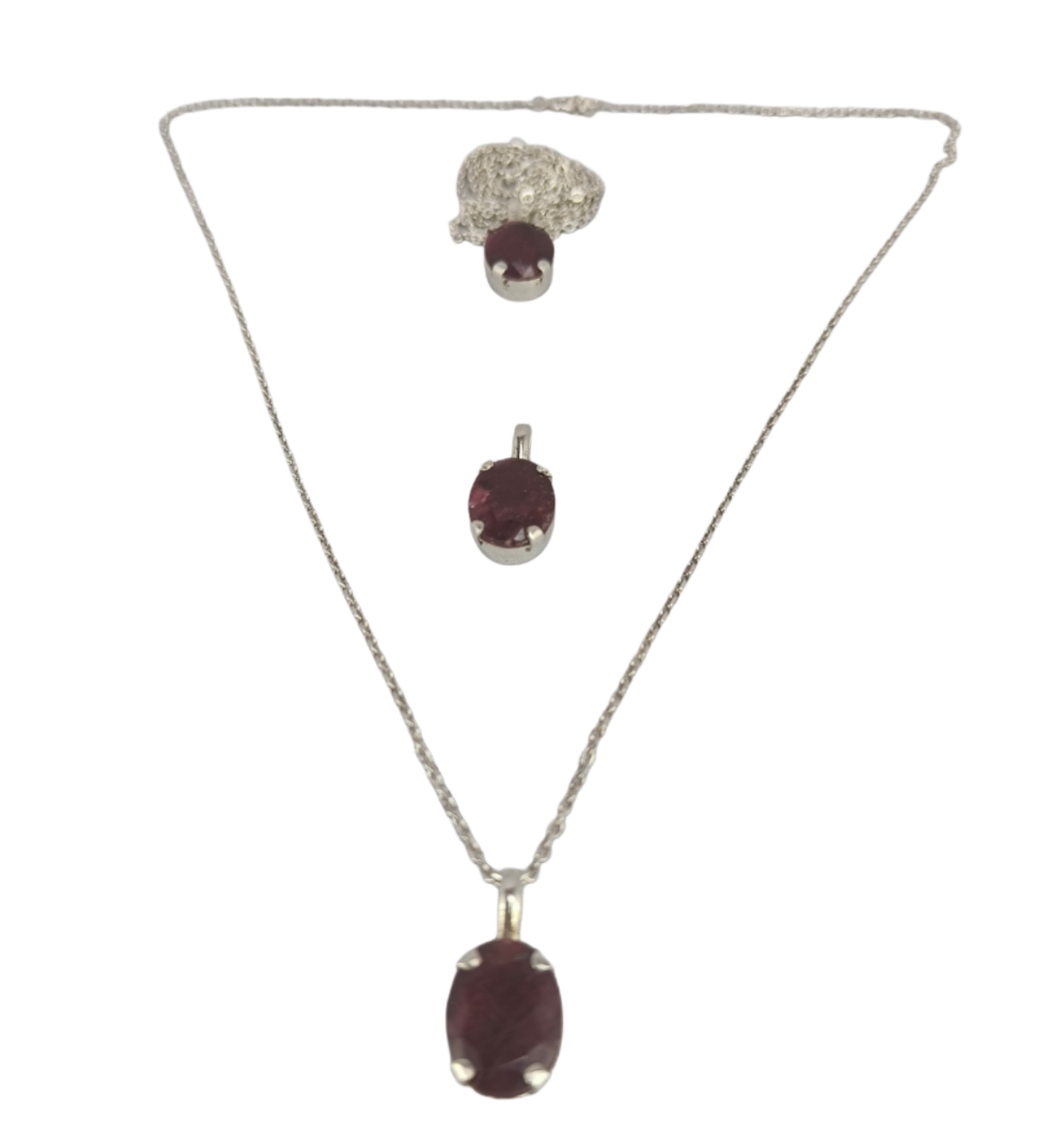 Rubí och Silver Halsband